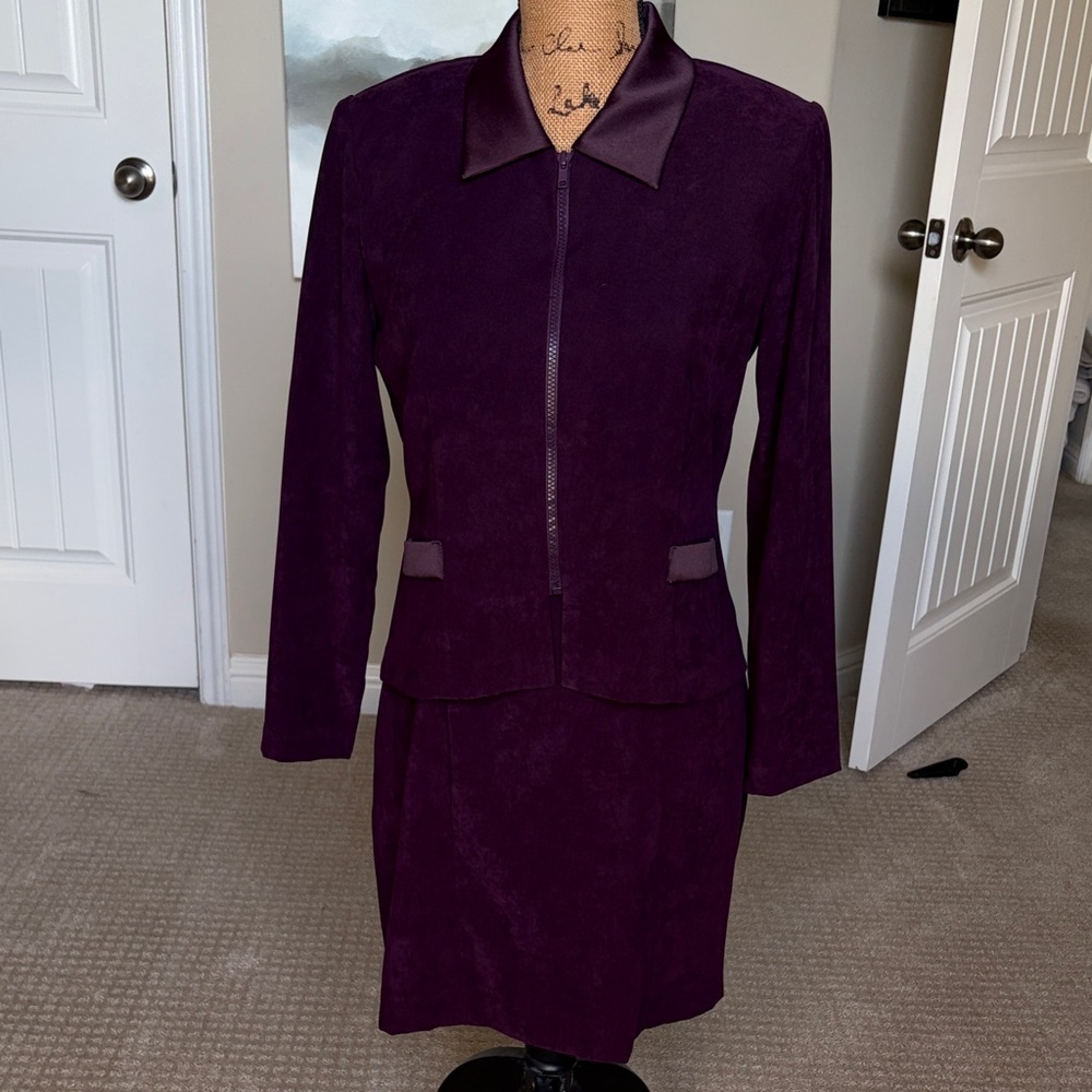 Vintage Worthington dress suit/jacket. Dark purple size 6